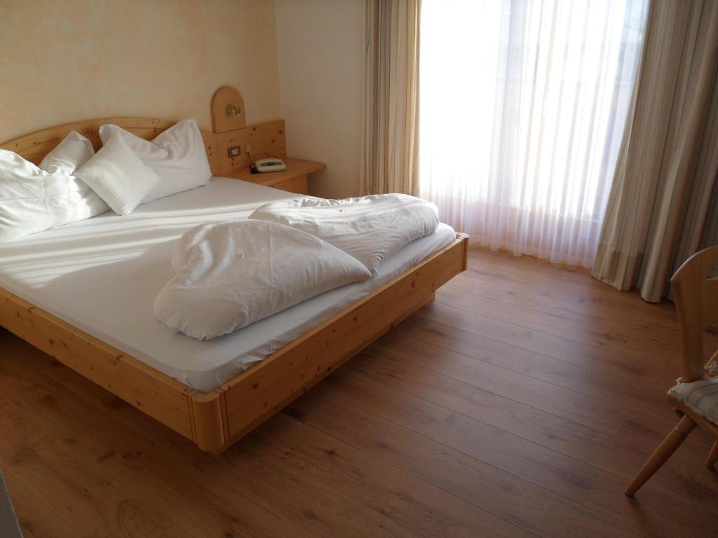Hotel Fleuralp Cermes Habitación foto